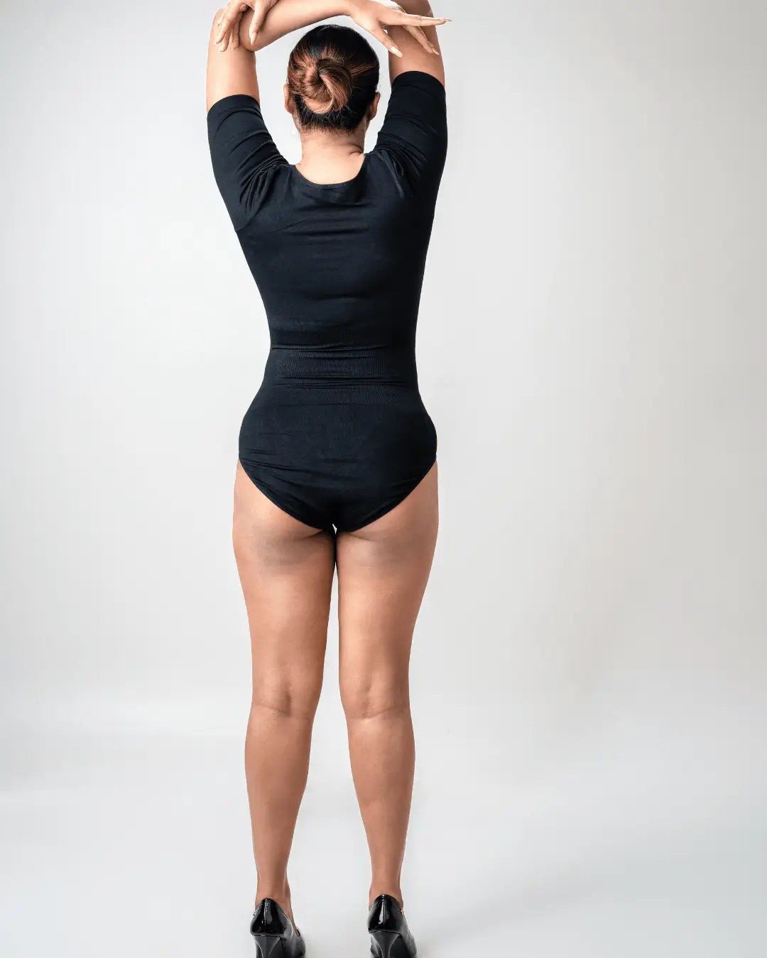 Scoop Neck Shapewear Bodysuit - Half sleeve