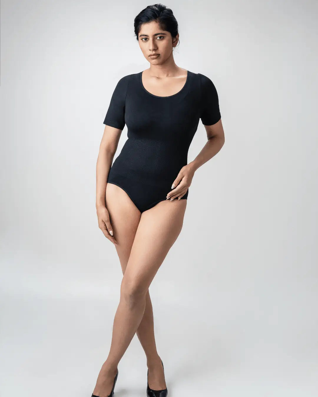 Scoop Neck Shapewear Bodysuit - Half sleeve